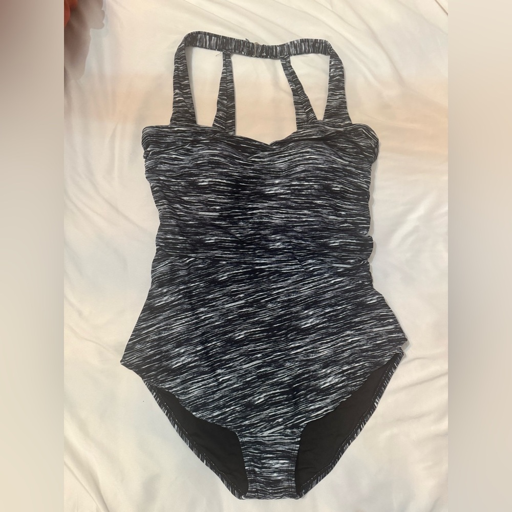 NWT Black and White Meet Curve Swimsuit size XL